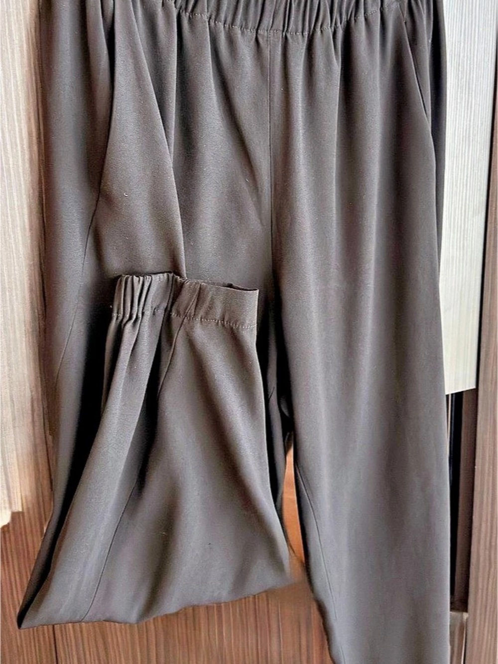 Babaton Gathered Hem Pants in Black
Size XL Like New